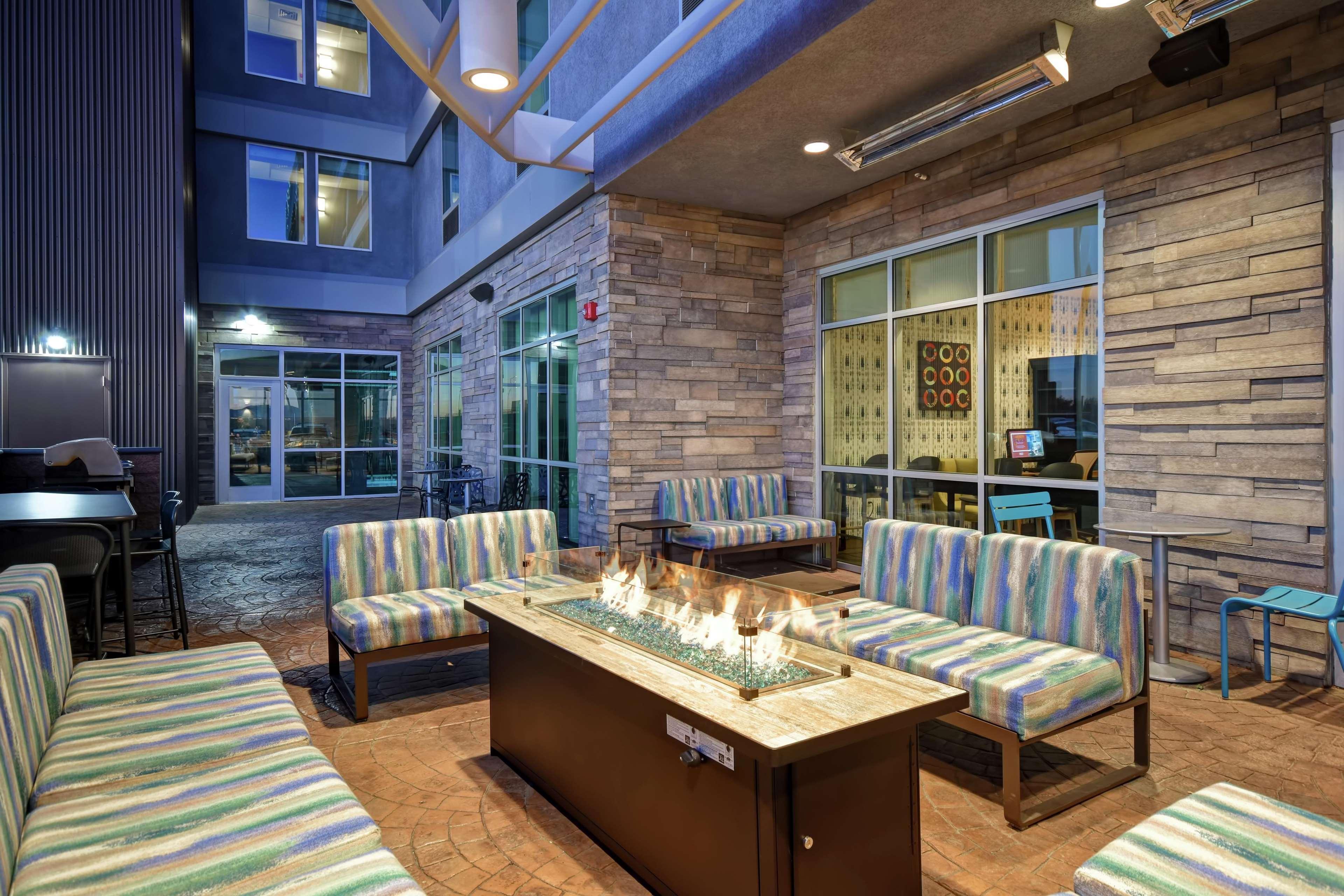 Home2 Suites By Hilton Victorville Extérieur photo